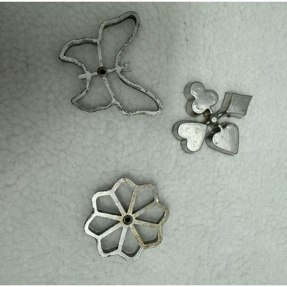Vintage Metal Cookie Cutters Rosette Butterfly Flower Baking Stamps Set Of 3‎ - Picture 2 of 6